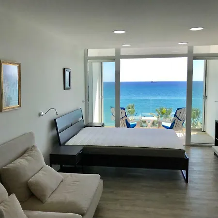 Apartment Lovely Seafront Studio Larnaca