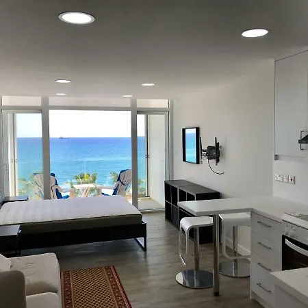 Apartment Lovely Seafront Studio